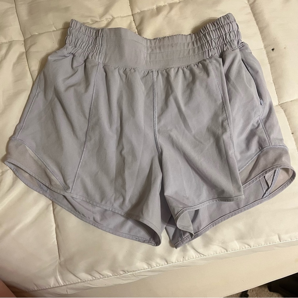 Lululemon Hotty Hots 4inches size 6